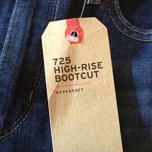 Women’s 725 High Rise Bootcut Jeans